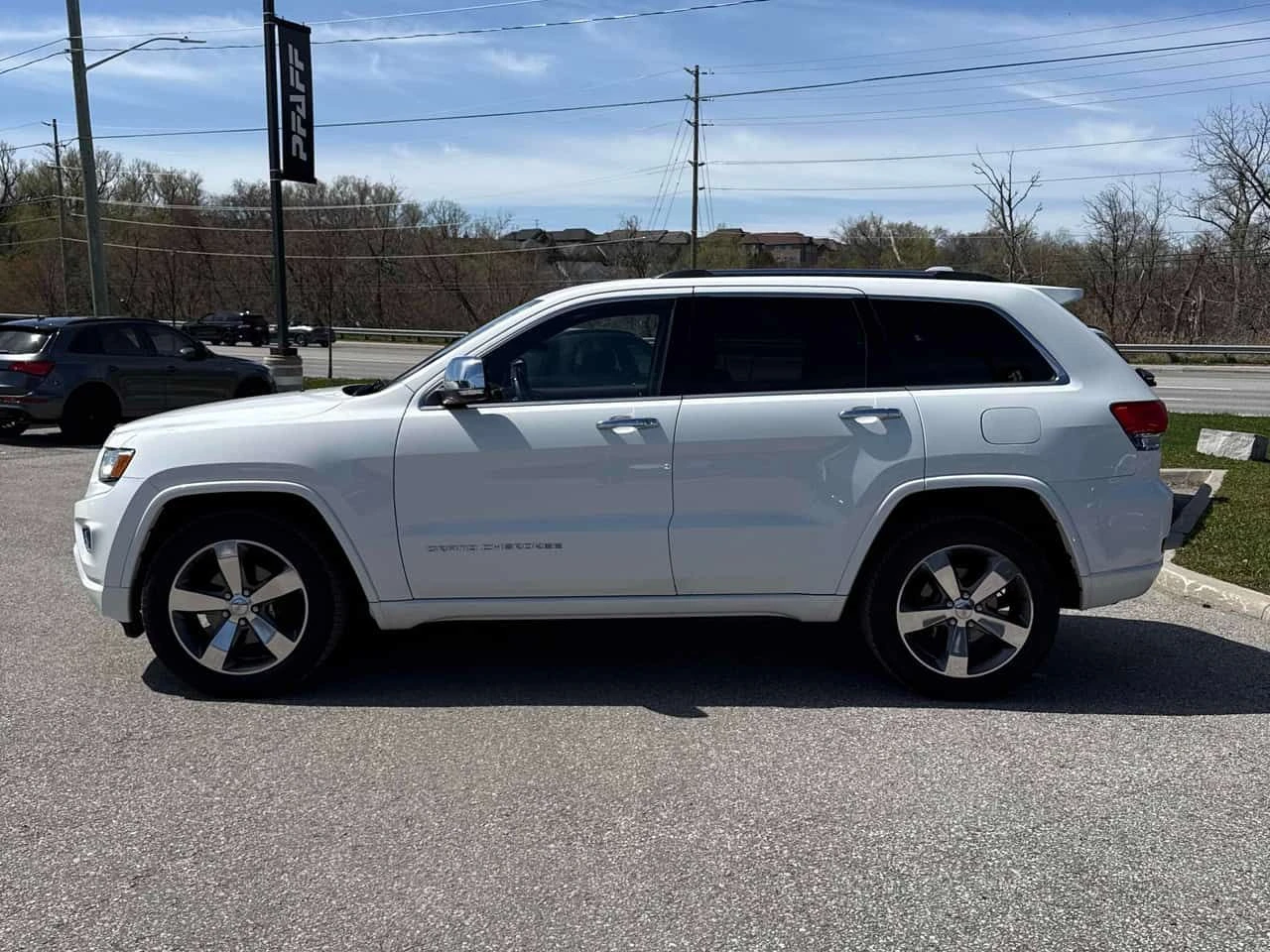 Jeep Grand cherokee * Overland * CARFAX * ОПЦИЯ ЗА ФИНАНСИРАНЕ, снимка 2 - Автомобили и джипове - 55165683