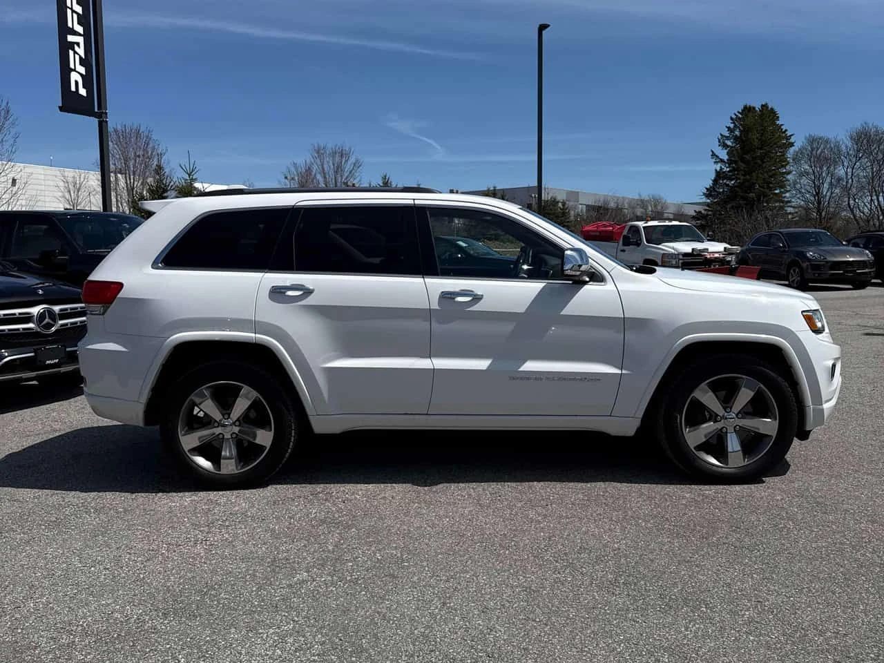 Jeep Grand cherokee * Overland * CARFAX * ОПЦИЯ ЗА ФИНАНСИРАНЕ, снимка 3 - Автомобили и джипове - 55165683