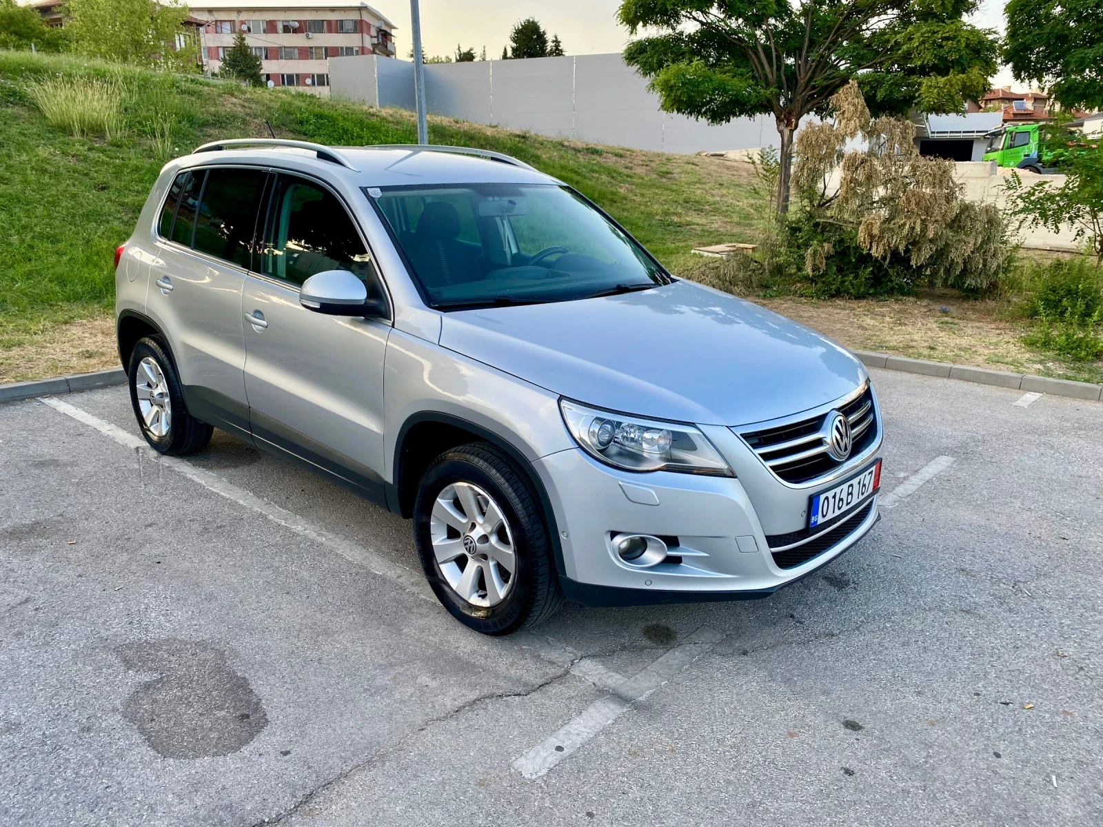 VW Tiguan 2.0 TDI /4x4 /AUTO/XENON, снимка 4 - Автомобили и джипове - 56124515