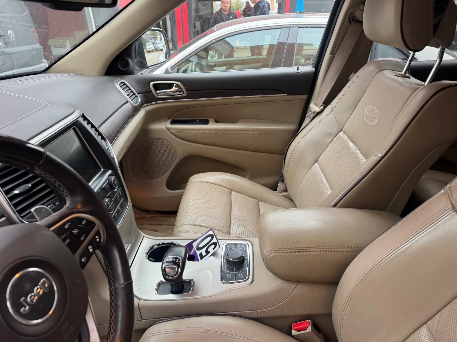 Jeep Grand cherokee 3.0 OVERLAND, снимка 6 - Автомобили и джипове - 56221350