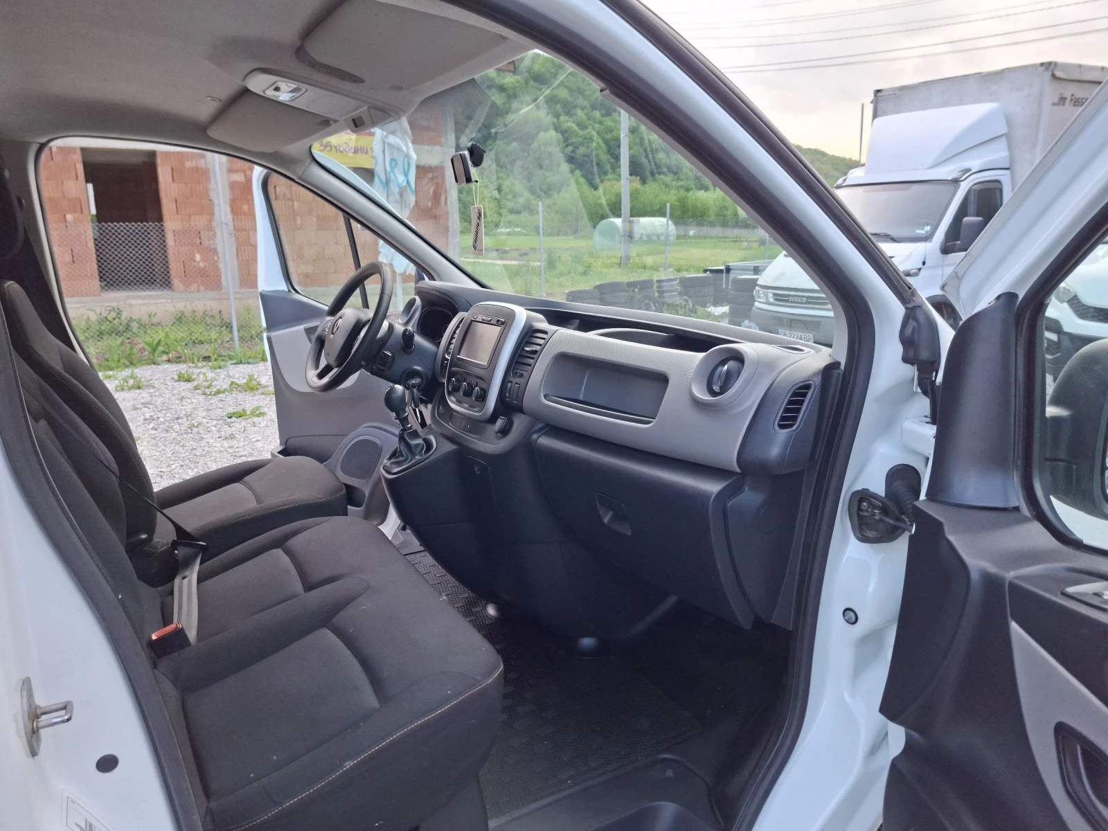 Renault Trafic MAXI* КЛИМА* NAVI* 125к.с., снимка 10 - Бусове и автобуси - 53396599
