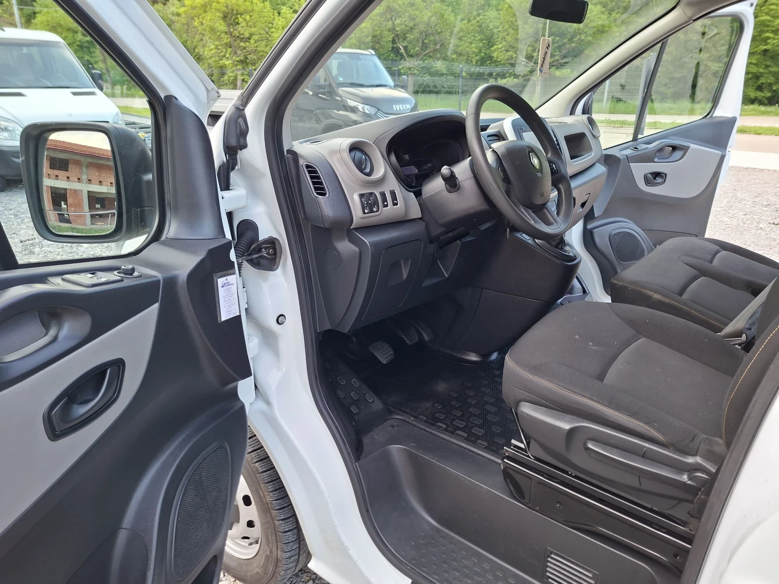 Renault Trafic MAXI* КЛИМА* NAVI* 125к.с., снимка 9 - Бусове и автобуси - 53396599