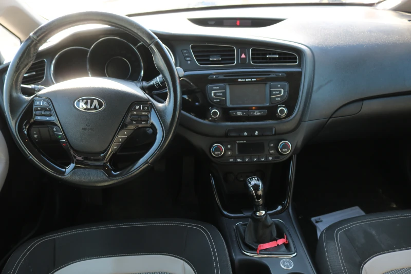 Kia Ceed 1.4 16V, снимка 10 - Автомобили и джипове - 49090404