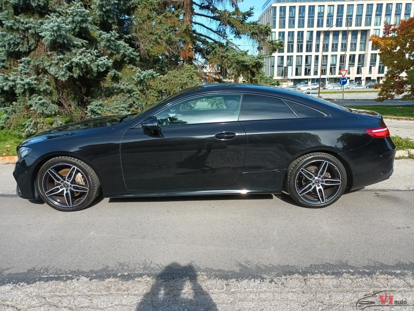 Mercedes-Benz E 220 AMG /COUPE, снимка 8 - Автомобили и джипове - 47664424