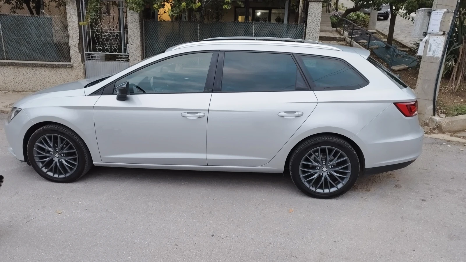 Seat Leon 1.6 110к automatic.led - изображение 4