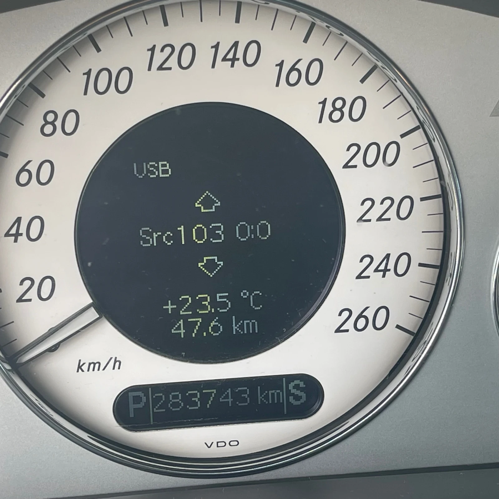 Mercedes-Benz E 320 4Matic, снимка 11 - Автомобили и джипове - 53813429