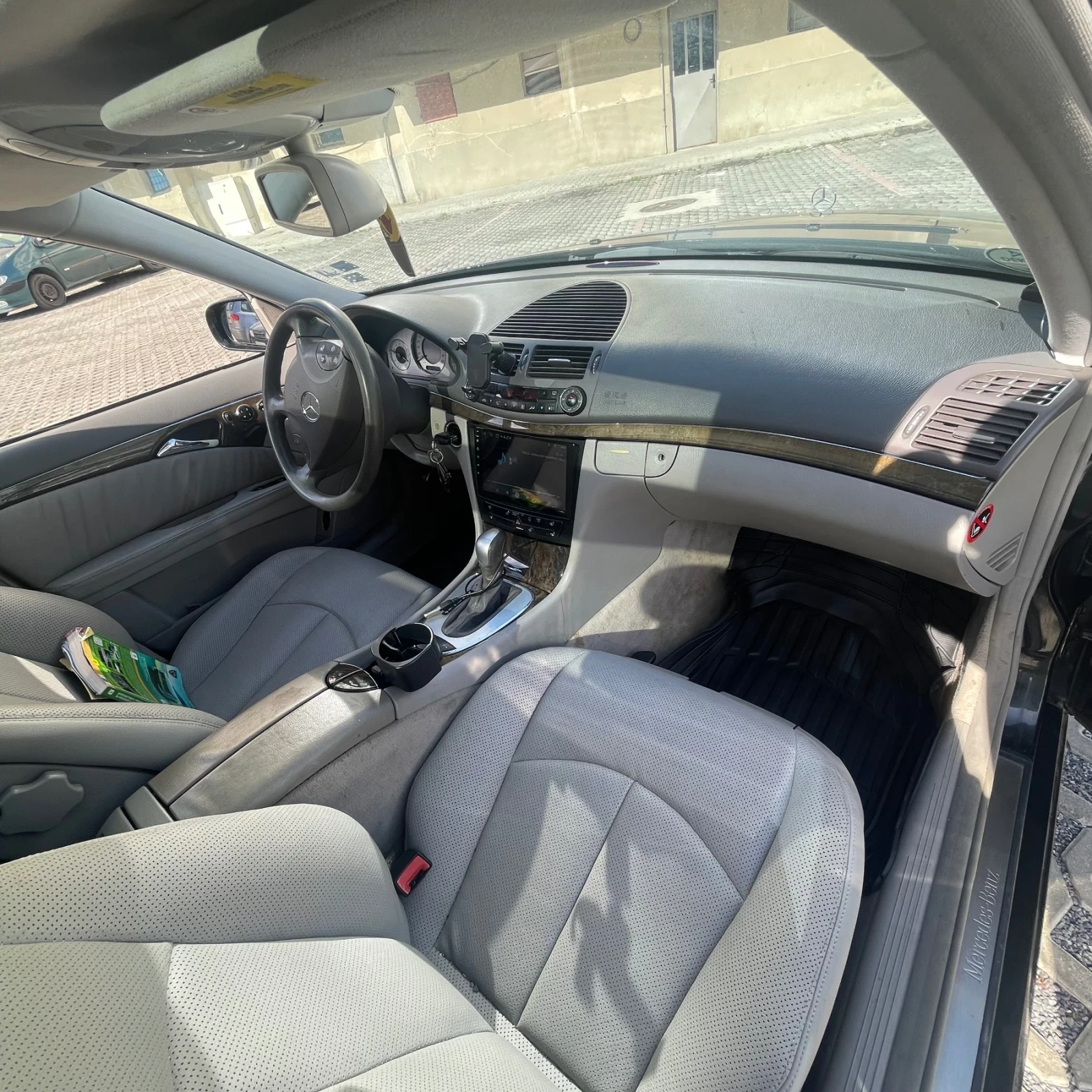 Mercedes-Benz E 320 4Matic, снимка 7 - Автомобили и джипове - 53813429