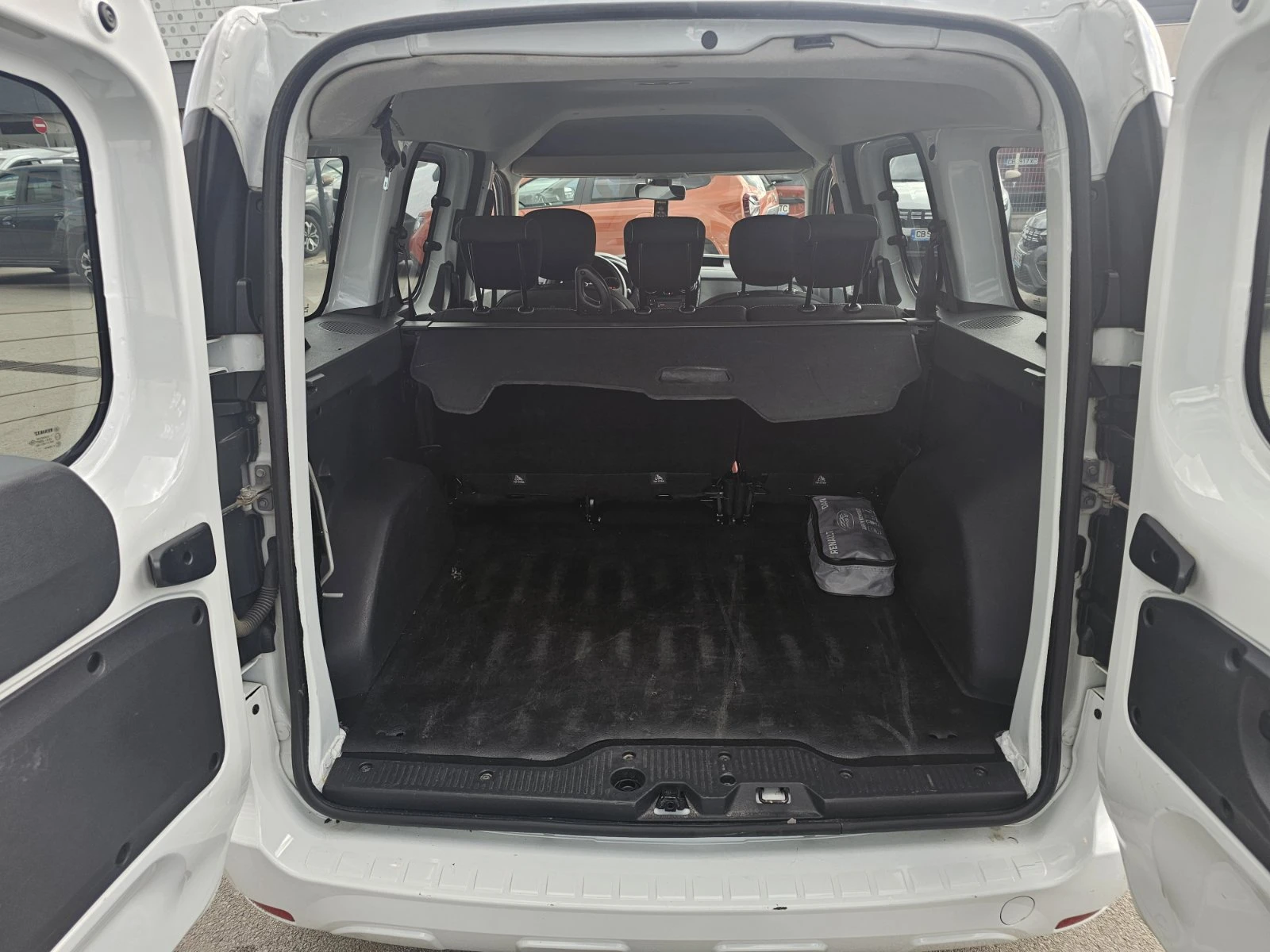 Dacia Dokker dCi 90 к.с. Дизел Stop & Start N1, снимка 14 - Автомобили и джипове - 53989327