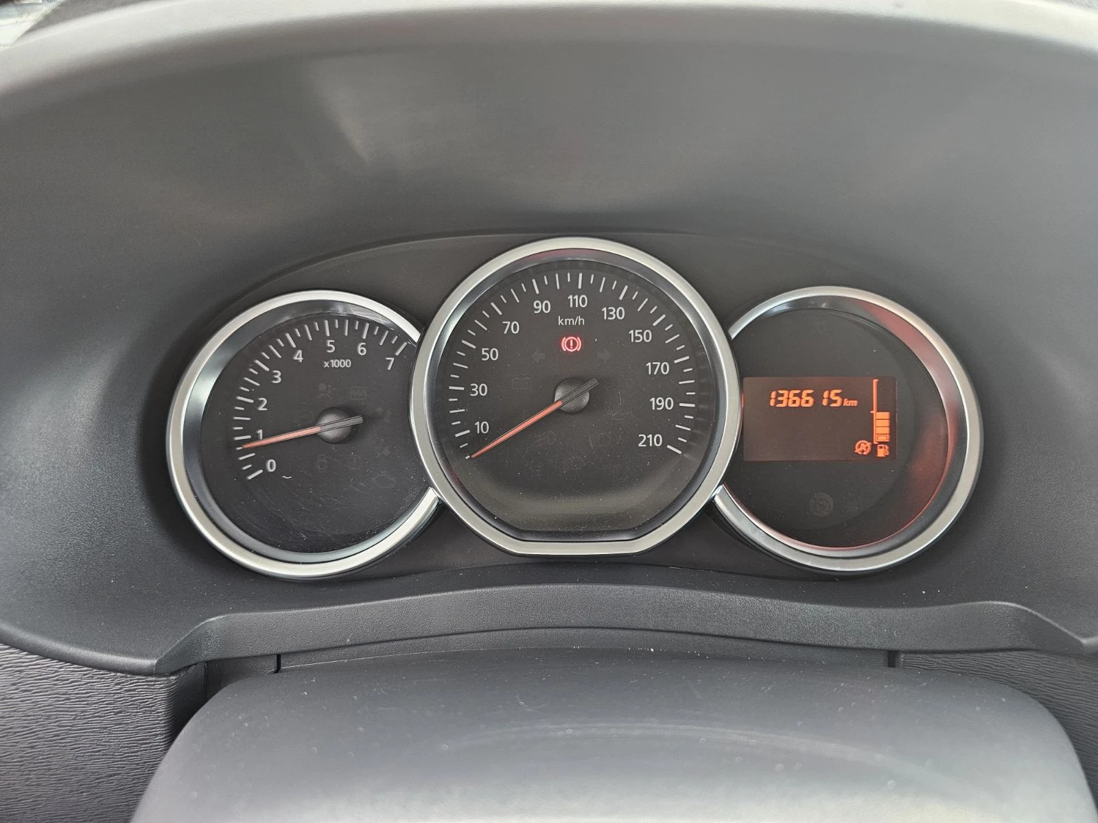 Dacia Dokker dCi 90 к.с. Дизел Stop & Start N1, снимка 8 - Автомобили и джипове - 53989327