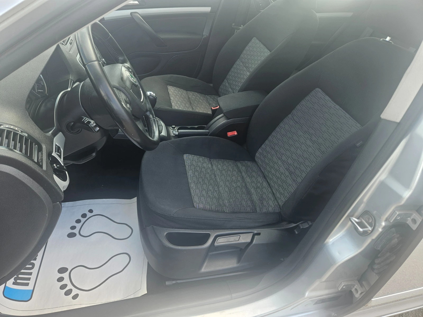 Skoda Octavia 1.6MPI ПЕРФЕКТНА, снимка 13 - Автомобили и джипове - 54343434