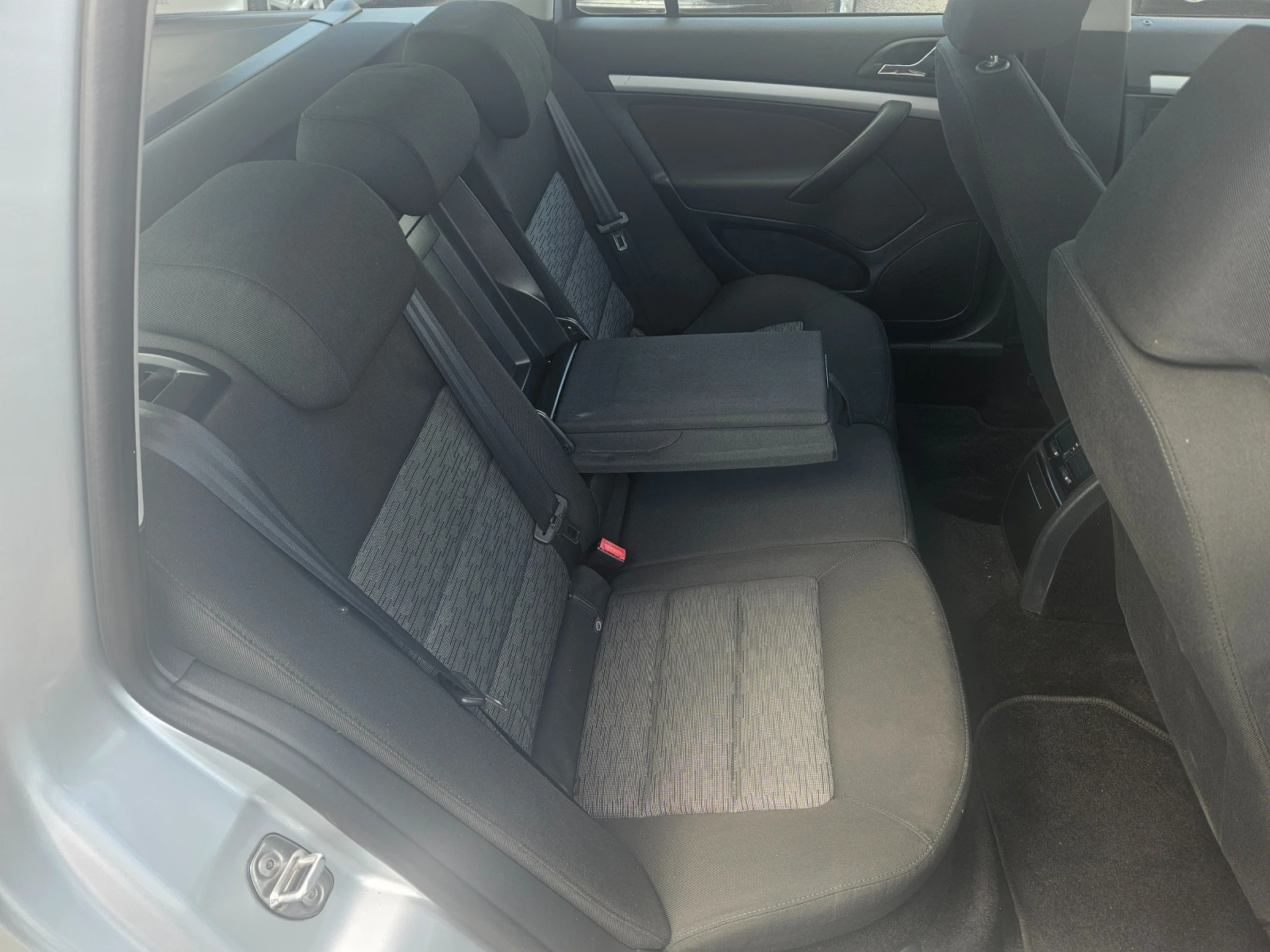 Skoda Octavia 1.6MPI ПЕРФЕКТНА, снимка 14 - Автомобили и джипове - 54343434