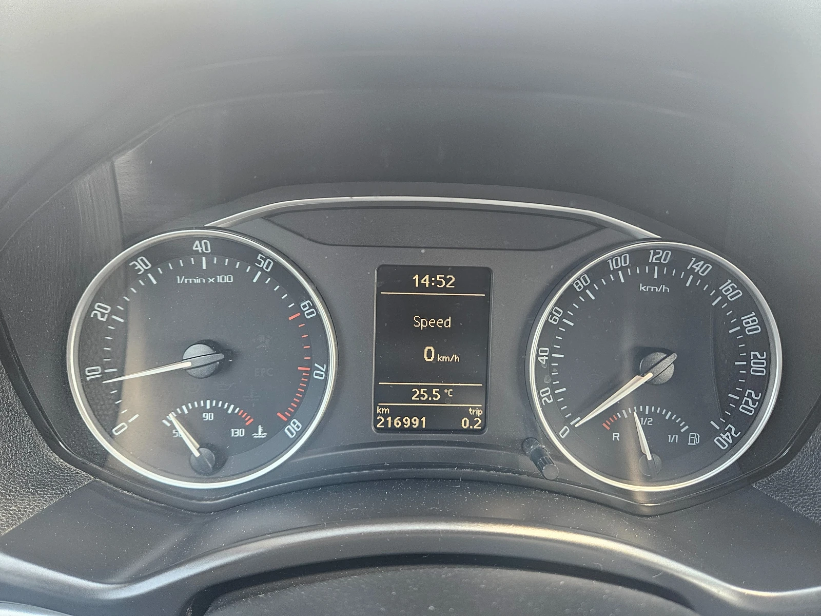 Skoda Octavia 1.6MPI ПЕРФЕКТНА, снимка 9 - Автомобили и джипове - 54343434