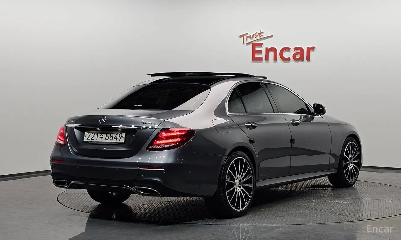 Mercedes-Benz E 350  4MATIC, снимка 2 - Автомобили и джипове - 54691842