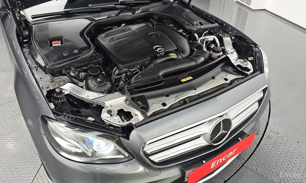 Mercedes-Benz E 350  4MATIC, снимка 5 - Автомобили и джипове - 54691842