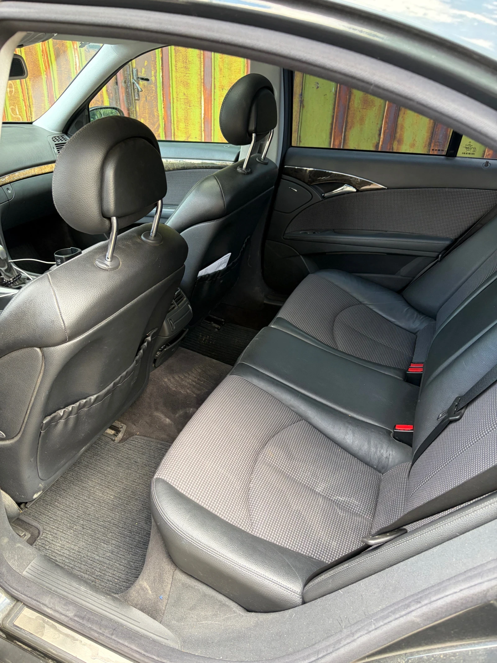 Mercedes-Benz E 220 Avangarde, снимка 5 - Автомобили и джипове - 55258179