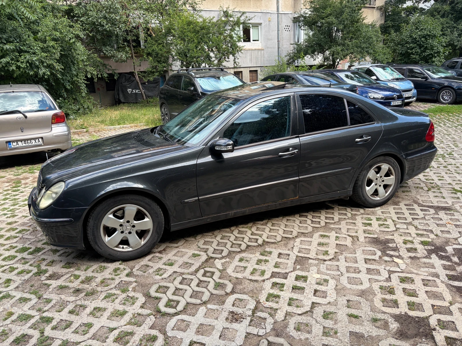 Mercedes-Benz E 220 Avangarde, снимка 9 - Автомобили и джипове - 55258179