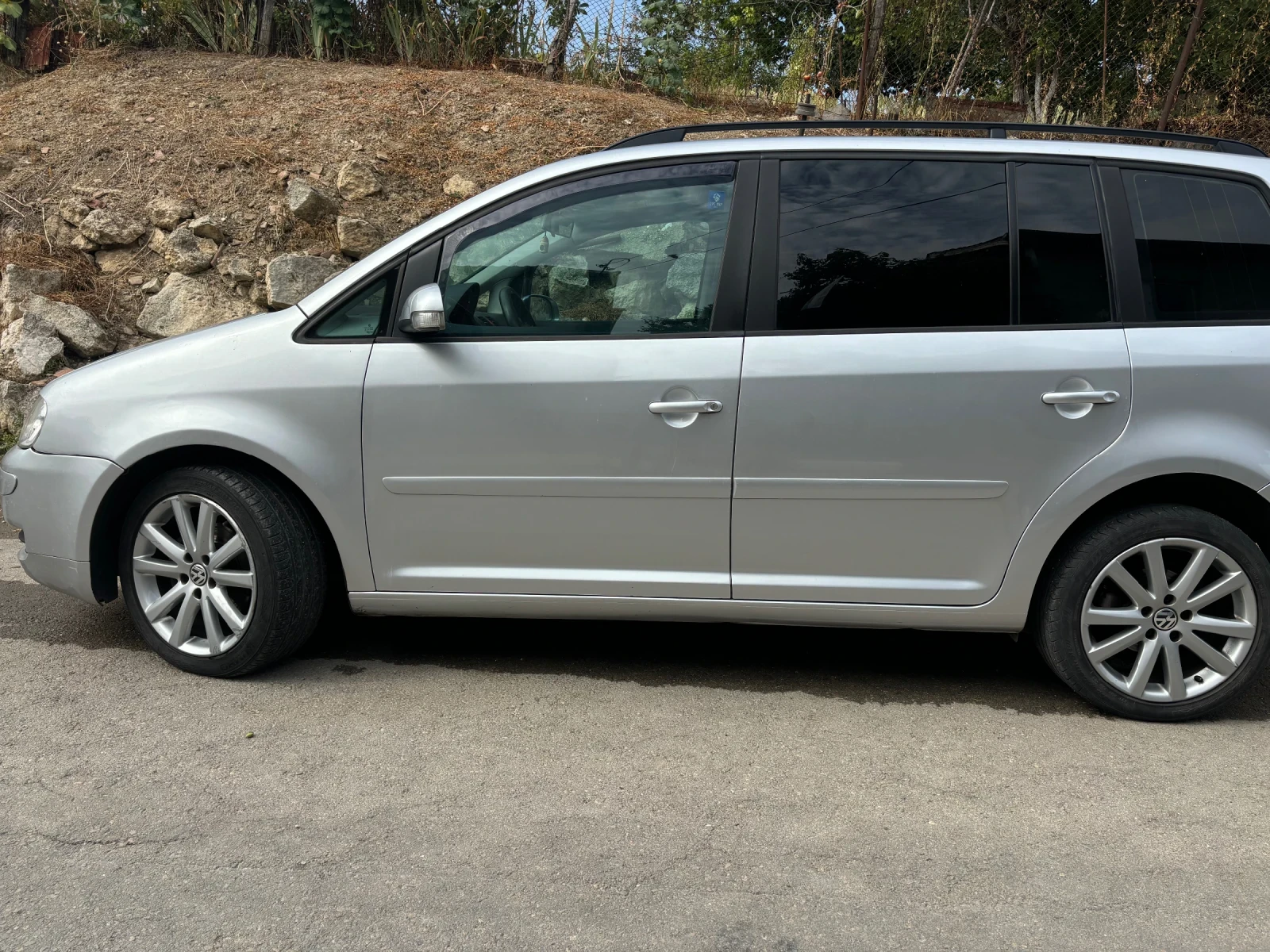 VW Touran ван, снимка 11 - Автомобили и джипове - 55875032