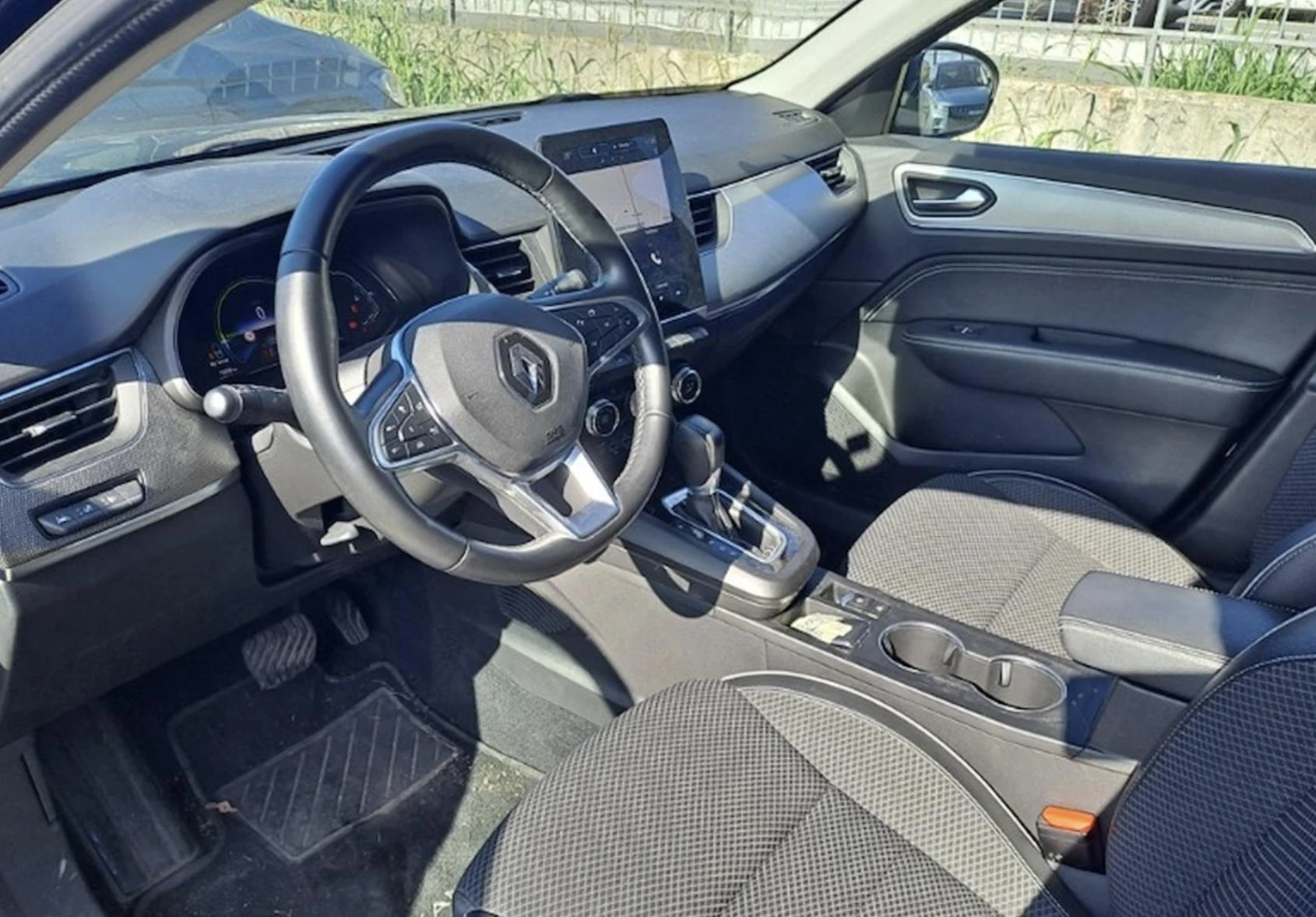 Renault Arkana 1.6 Intens, снимка 9 - Автомобили и джипове - 56701218