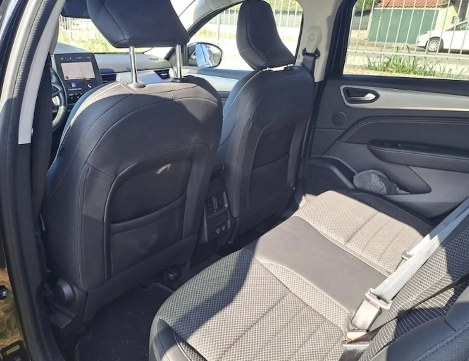 Renault Arkana 1.6 Intens, снимка 10 - Автомобили и джипове - 56701218