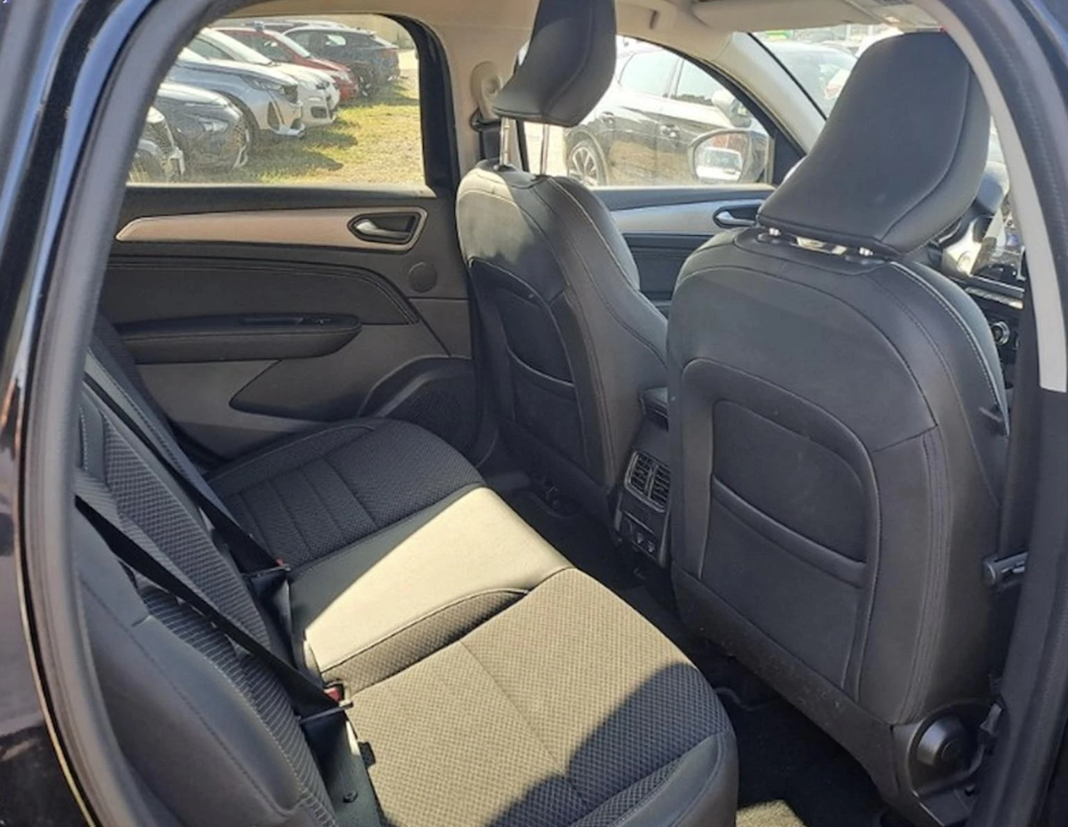 Renault Arkana 1.6 Intens, снимка 6 - Автомобили и джипове - 56701218