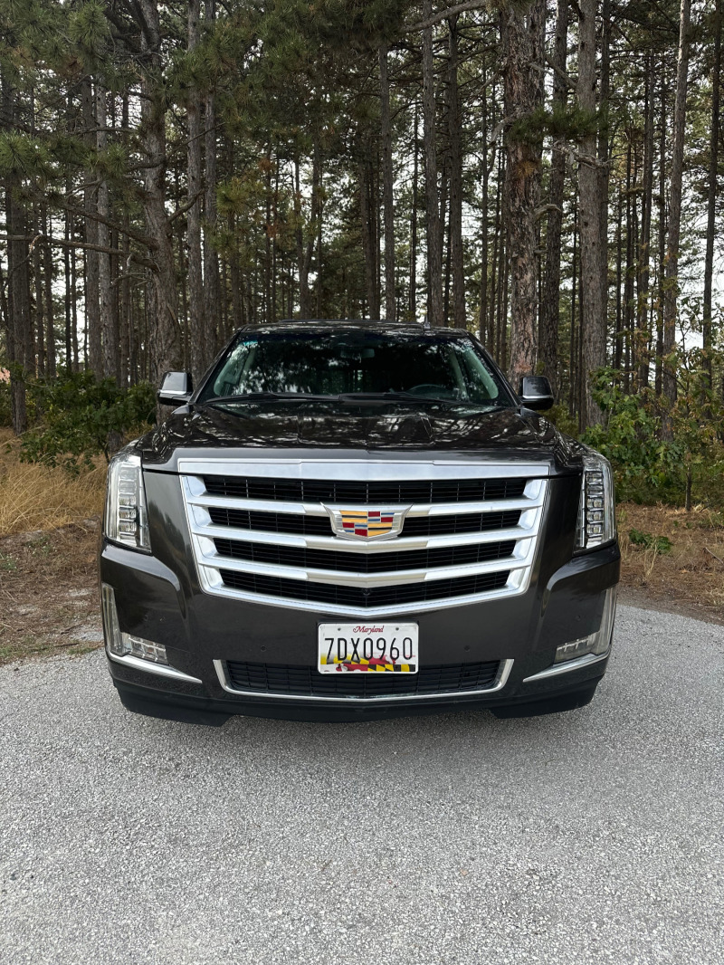 Cadillac Escalade 6.2 Бензин 33, 000 км, снимка 1 - Автомобили и джипове - 46216804