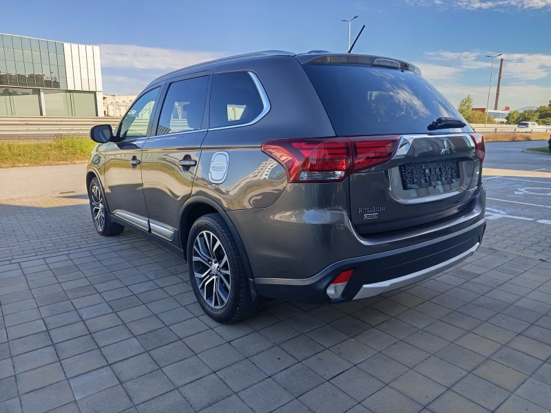 Mitsubishi Outlander GT 3.0V6 224kc.S-AWC 4x4 FULL -7МЕСТА, снимка 7 - Автомобили и джипове - 51990776