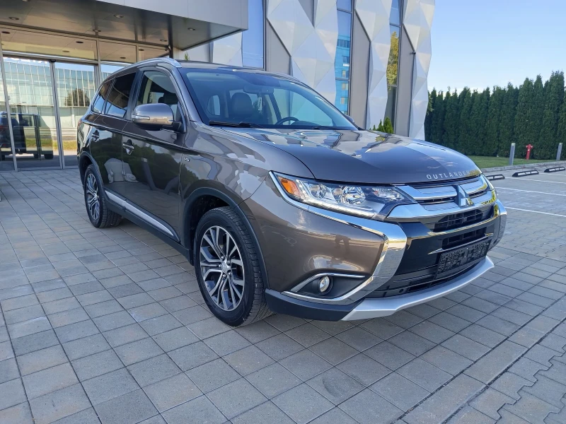 Mitsubishi Outlander GT 3.0V6 224kc.S-AWC 4x4 FULL -7МЕСТА, снимка 3 - Автомобили и джипове - 51990776