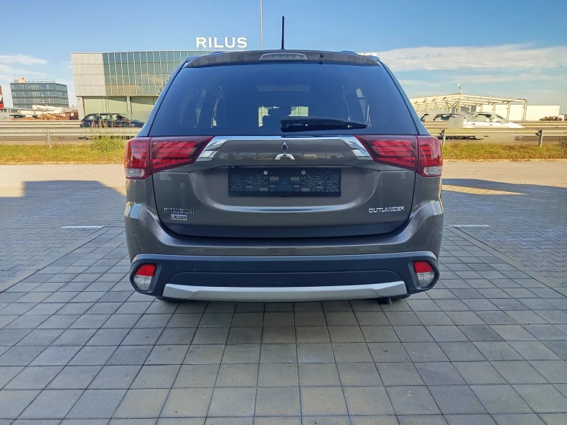 Mitsubishi Outlander GT 3.0V6 224kc.S-AWC 4x4 FULL -7МЕСТА, снимка 6 - Автомобили и джипове - 51990776