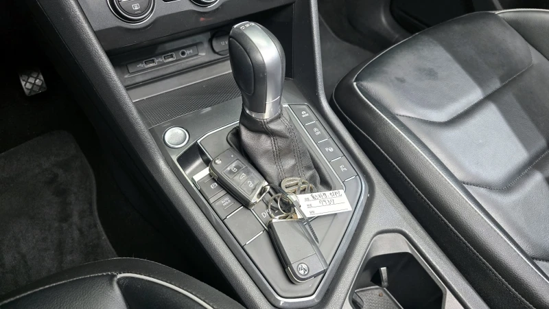 VW Tiguan 2.0TDI PRESTIGE , снимка 8 - Автомобили и джипове - 52534760