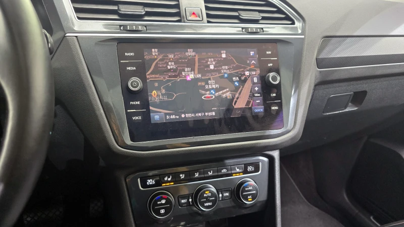 VW Tiguan 2.0TDI PRESTIGE , снимка 14 - Автомобили и джипове - 52534760