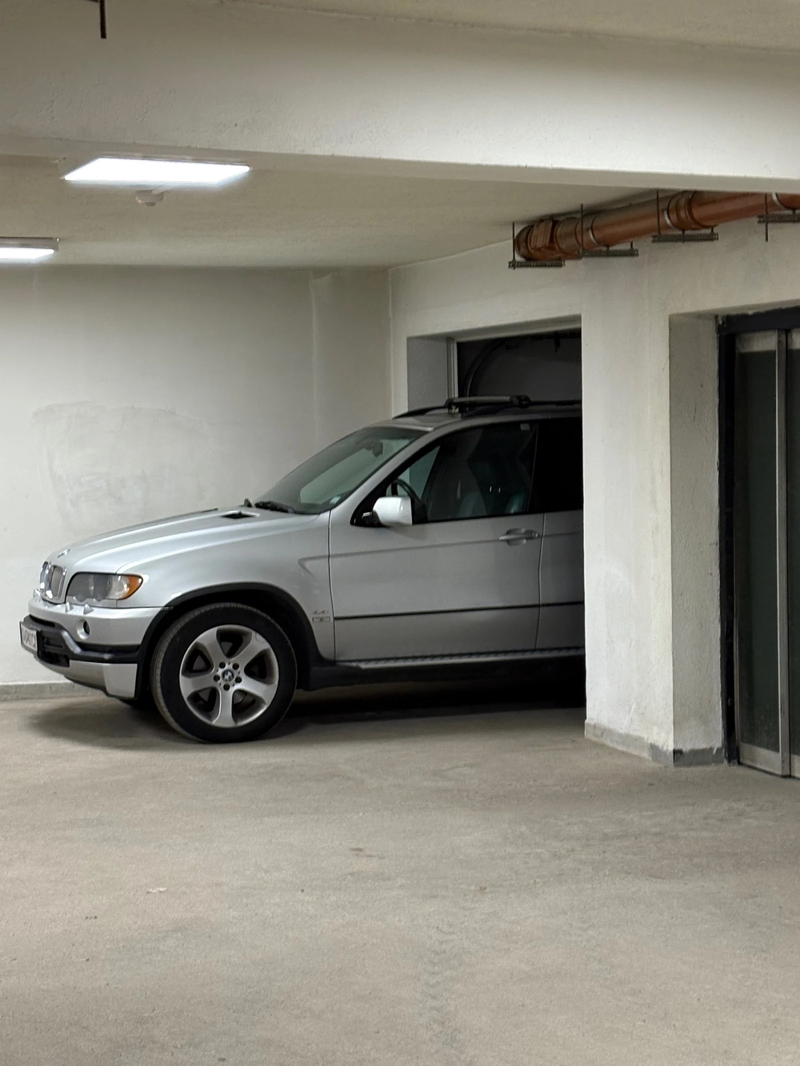 BMW X5 4.4i  - изображение 2