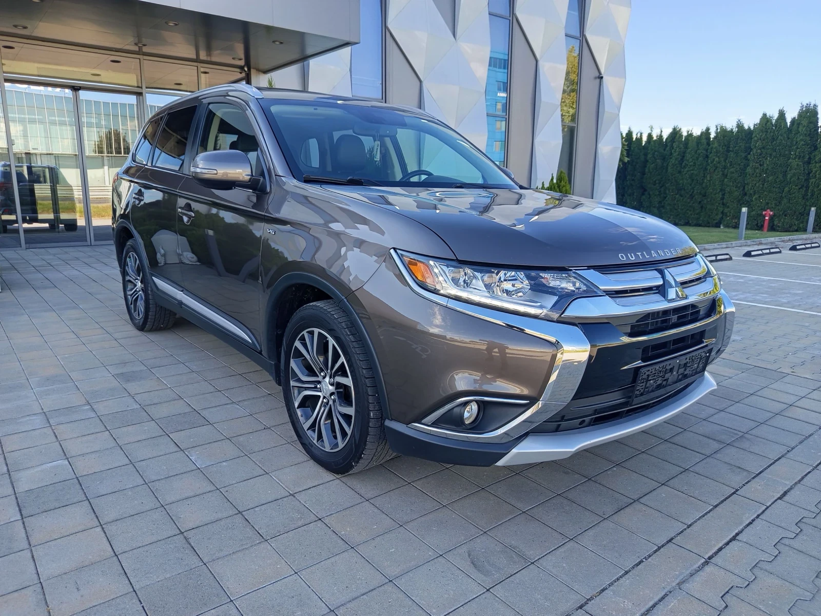 Mitsubishi Outlander GT 3.0V6 224kc.S-AWC 4x4 FULL -7МЕСТА - изображение 3