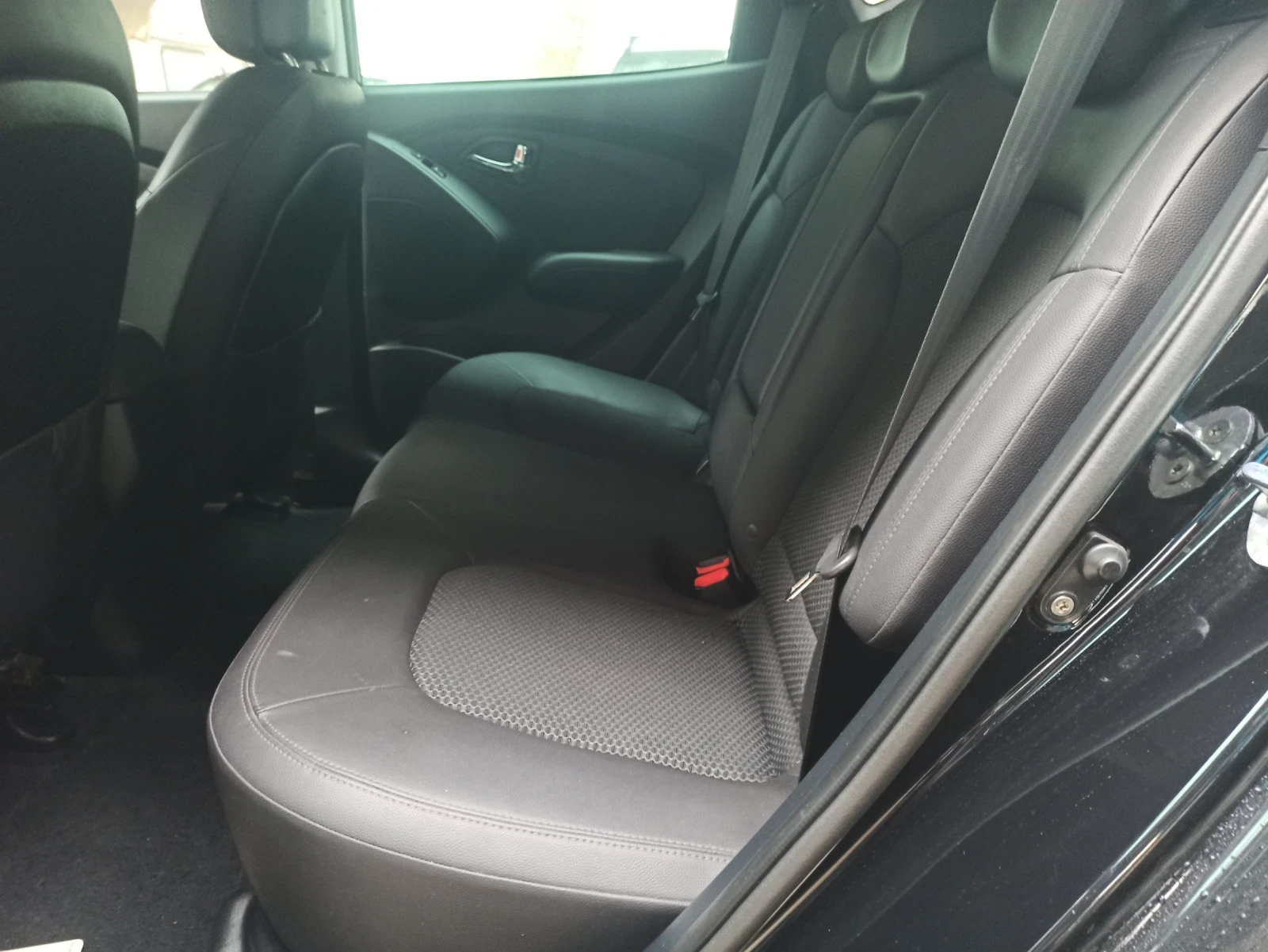 Hyundai IX35 2.0i, 4x4, Automatic, KEYLESS , снимка 12 - Автомобили и джипове - 53248570