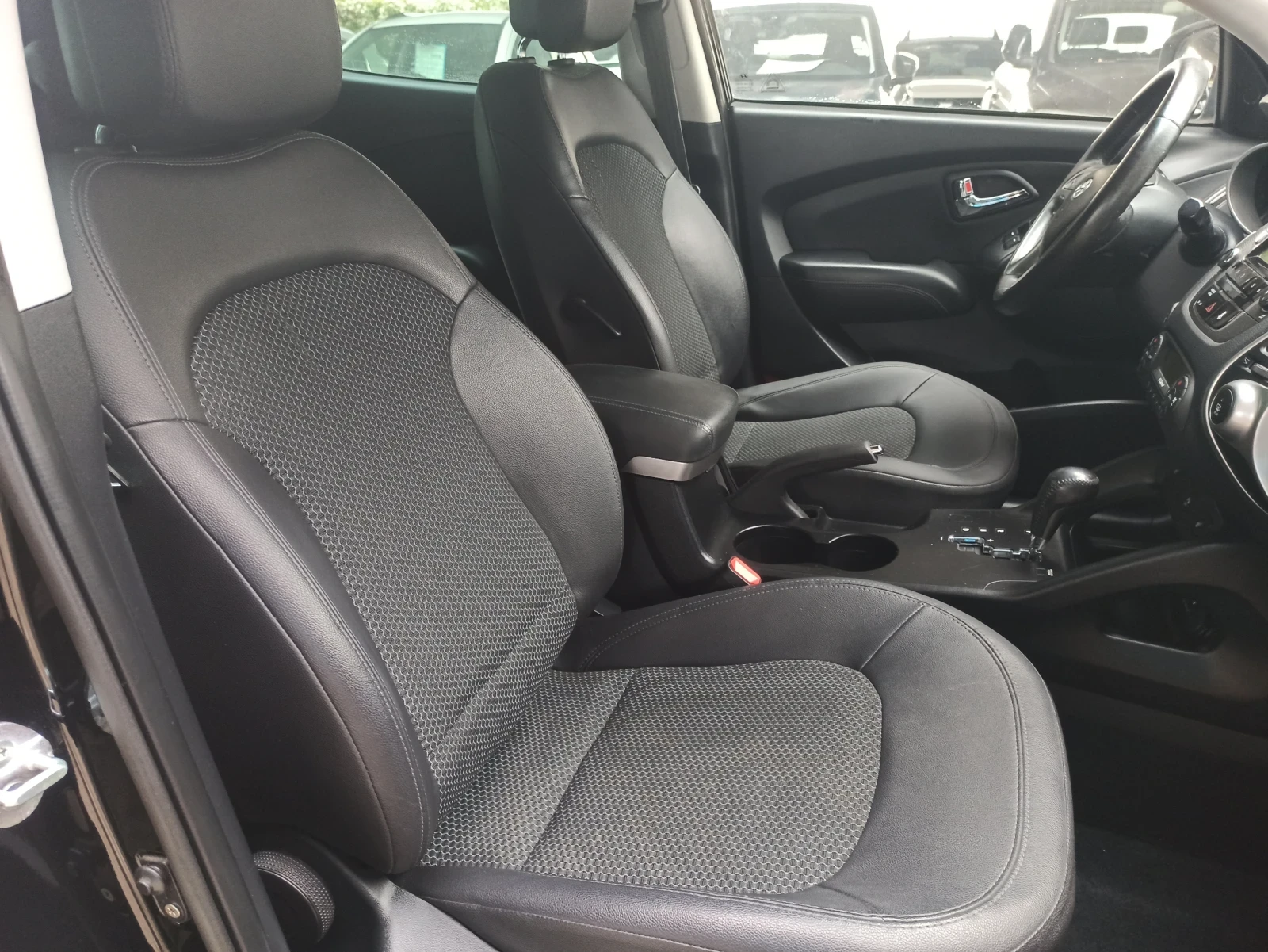 Hyundai IX35 2.0i, 4x4, Automatic, KEYLESS , снимка 11 - Автомобили и джипове - 53248570