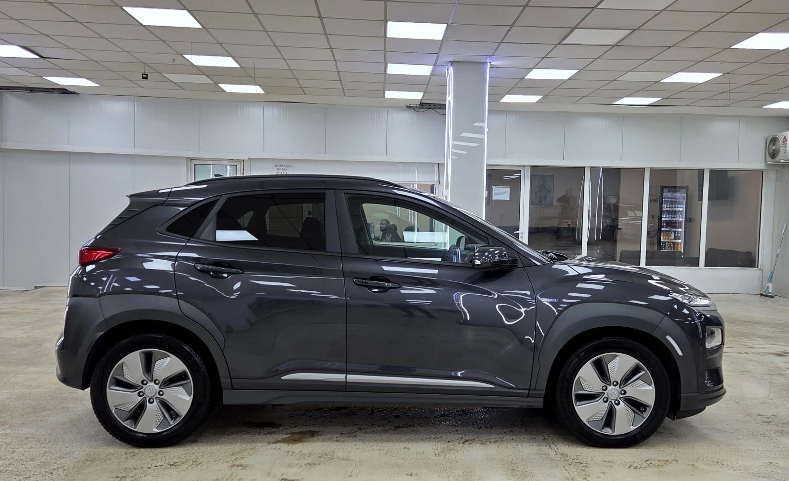 Hyundai Kona 64KWh/Premium/Шибидах/Blue Link, снимка 2 - Автомобили и джипове - 53439640