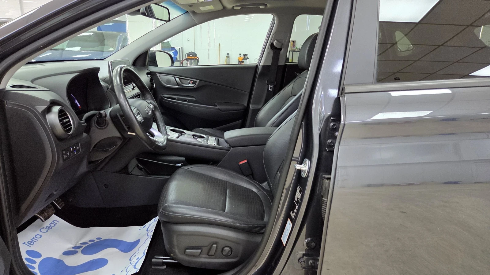 Hyundai Kona 64KWh/Premium/Шибидах/Blue Link - изображение 7