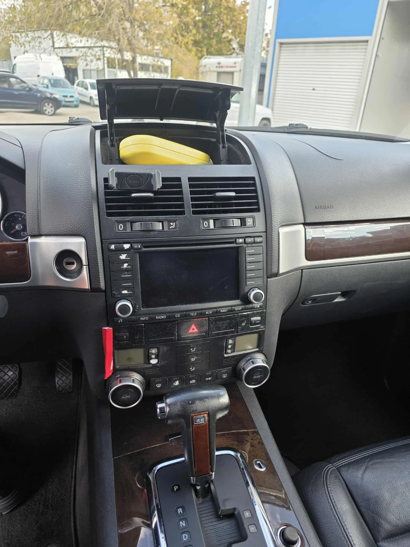 VW Touareg, снимка 7 - Автомобили и джипове - 54570333