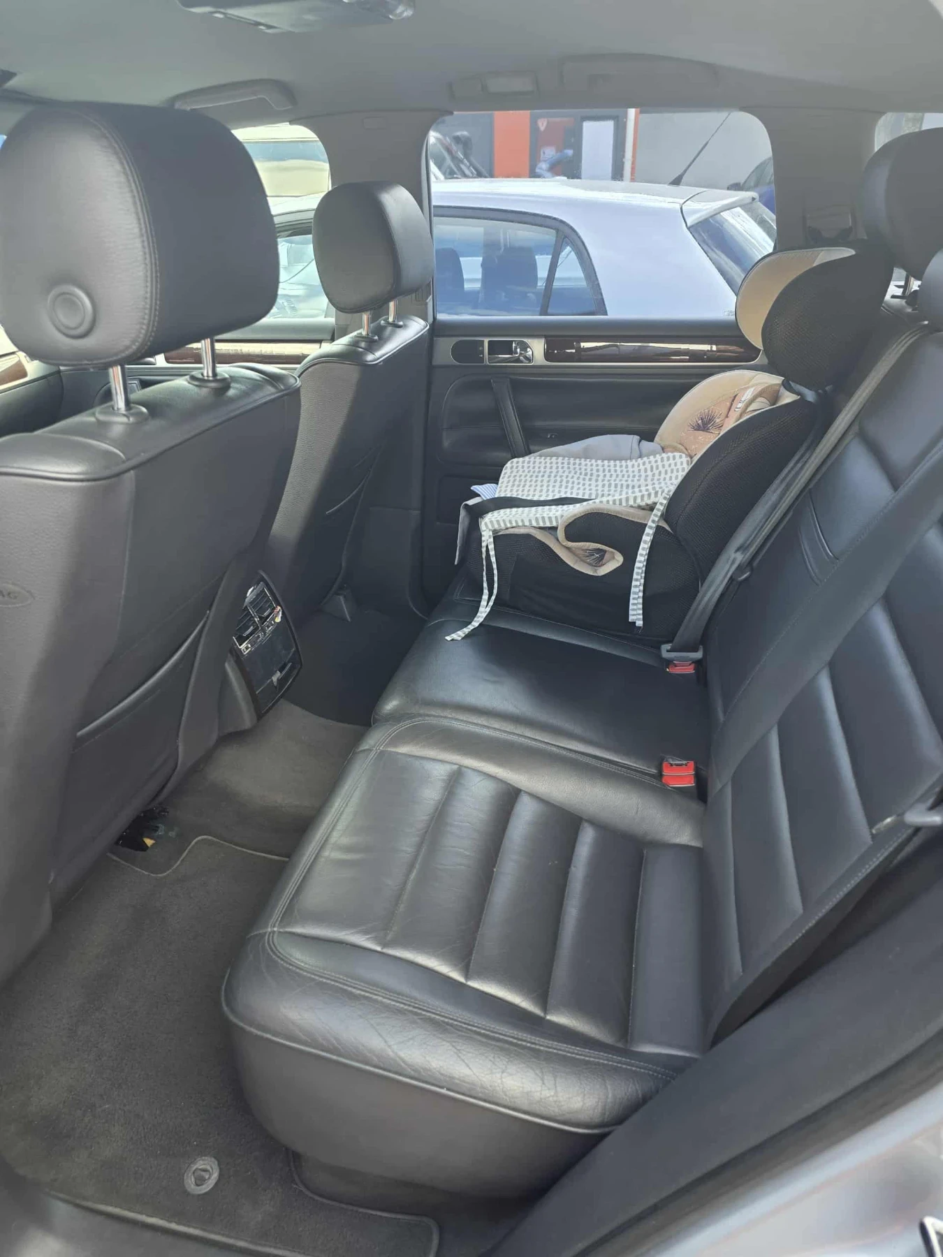 VW Touareg, снимка 8 - Автомобили и джипове - 54570333