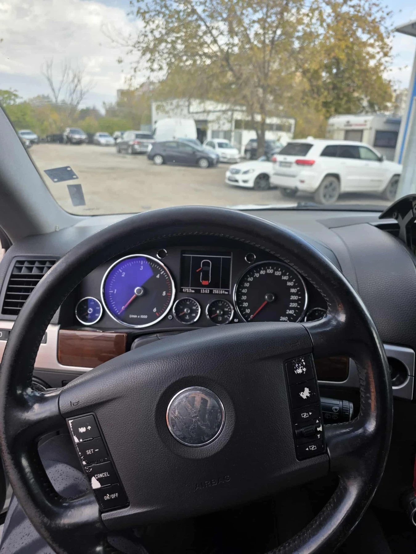 VW Touareg, снимка 6 - Автомобили и джипове - 54570333