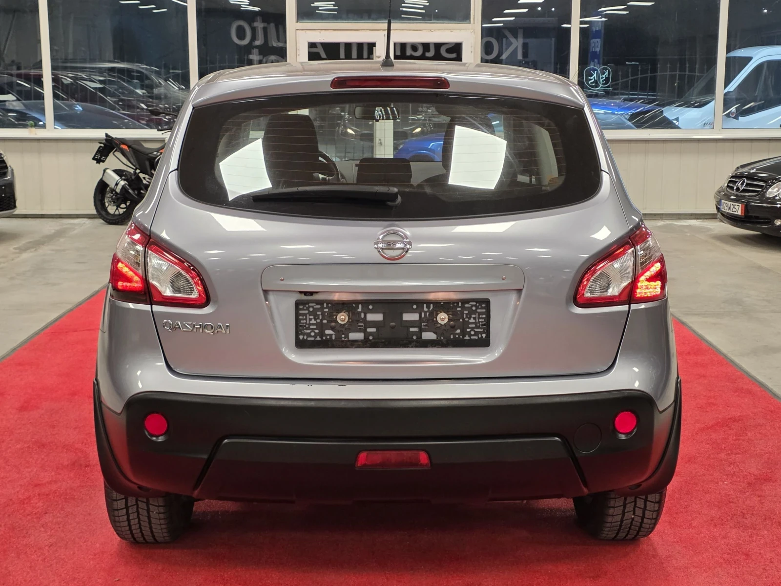 Nissan Qashqai 1.6 Бензин | Автоматик | Много запазен, снимка 5 - Автомобили и джипове - 54611610