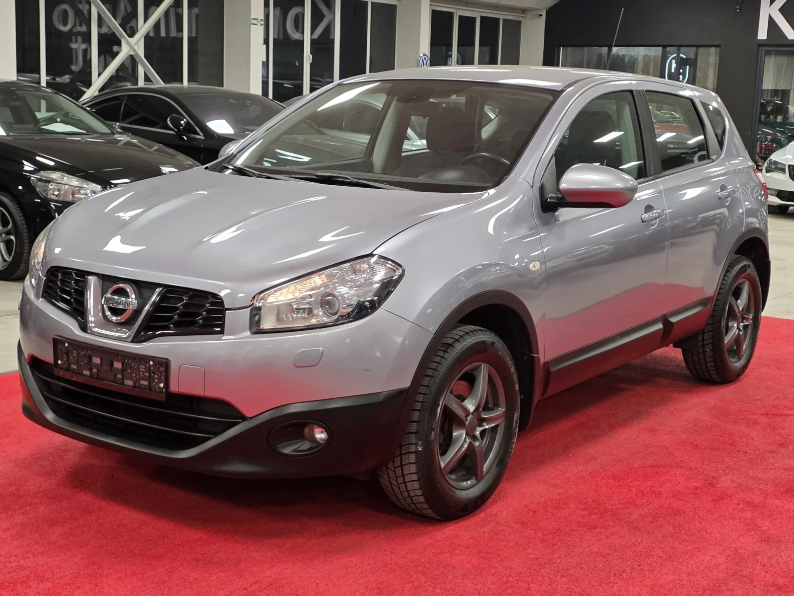 Nissan Qashqai 1.6 Бензин | Автоматик | Много запазен, снимка 3 - Автомобили и джипове - 54611610