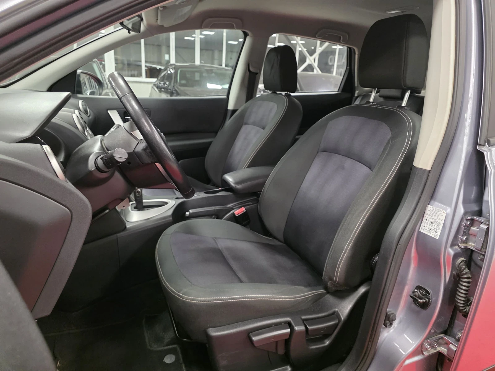 Nissan Qashqai 1.6 Бензин | Автоматик | Много запазен, снимка 12 - Автомобили и джипове - 54611610