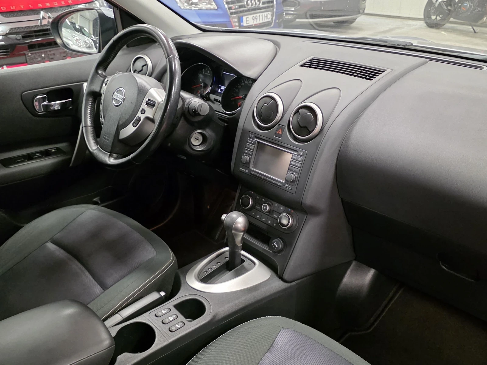 Nissan Qashqai 1.6 Бензин | Автоматик | Много запазен, снимка 14 - Автомобили и джипове - 54611610