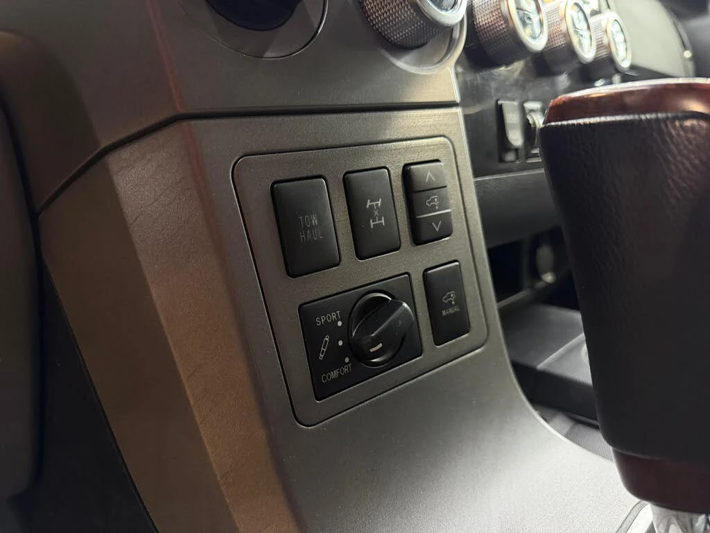 Toyota Sequoia PLATINUM* V8* JBL* ПОДГРЕВ* ОБДУХВАНЕ* КАМЕРА* 6+ , снимка 14 - Автомобили и джипове - 54658255