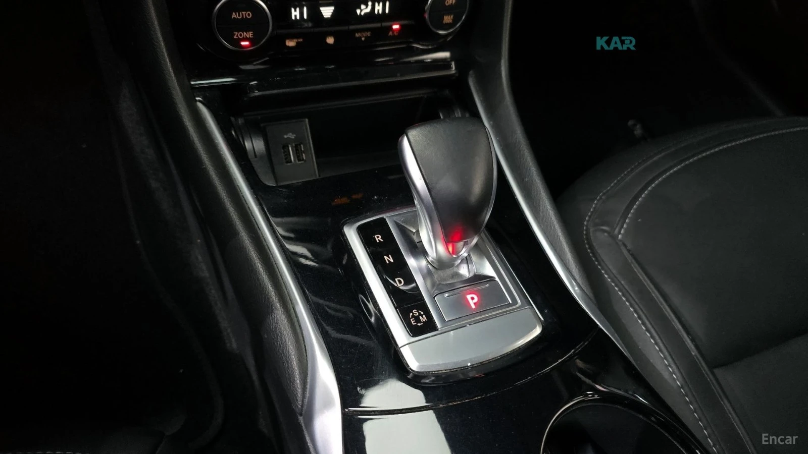 Infiniti QX30 * AWD* ПАНО* KEYLESS* Camera* ПОДГРЕВ* , снимка 9 - Автомобили и джипове - 55134170