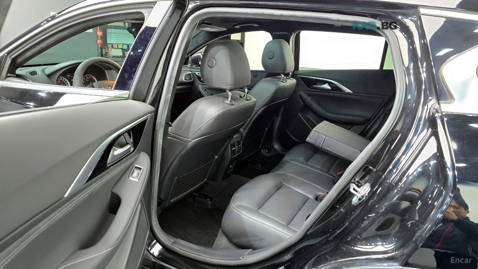 Infiniti QX30 * AWD* ПАНО* KEYLESS* Camera* ПОДГРЕВ* , снимка 11 - Автомобили и джипове - 55134170