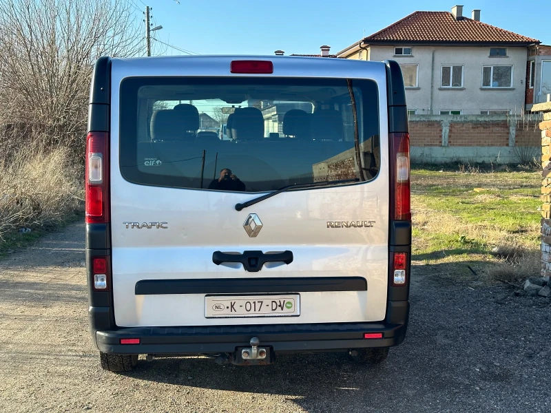 Renault Trafic, снимка 4 - Бусове и автобуси - 48436844