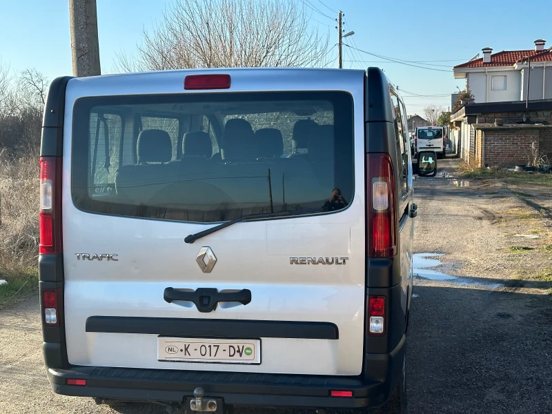 Renault Trafic, снимка 8 - Бусове и автобуси - 48436844