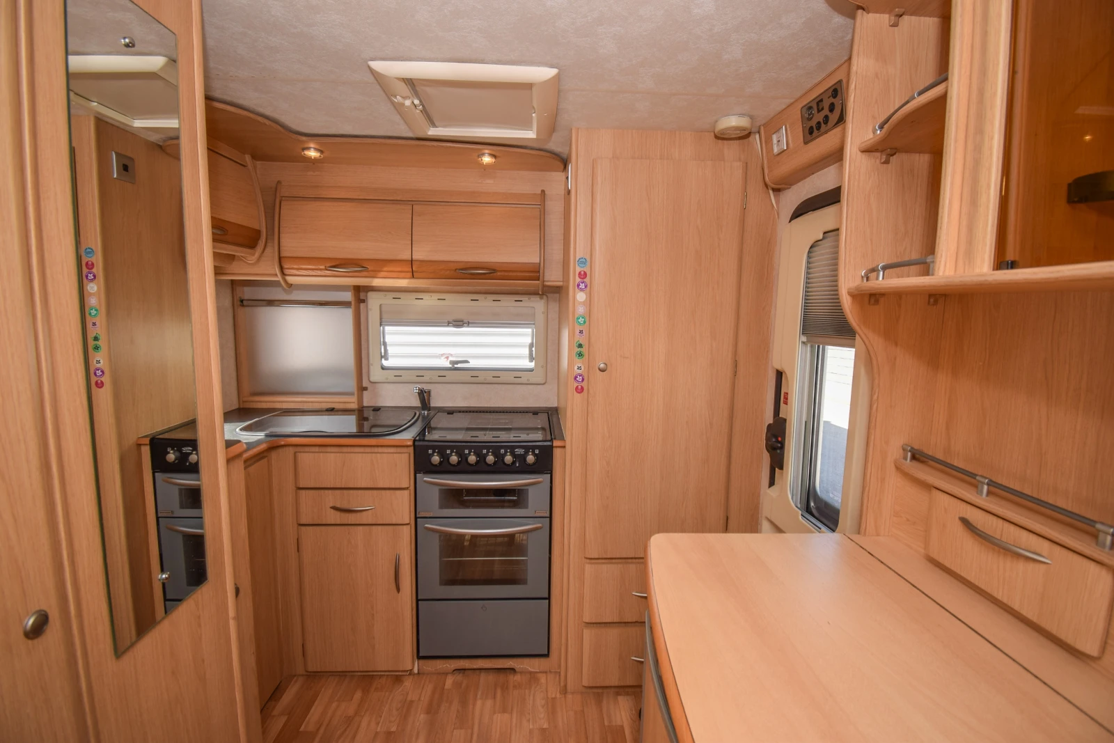 Каравана Coachmen Pastiche 420/2, снимка 6 - Каравани и кемпери - 55669890