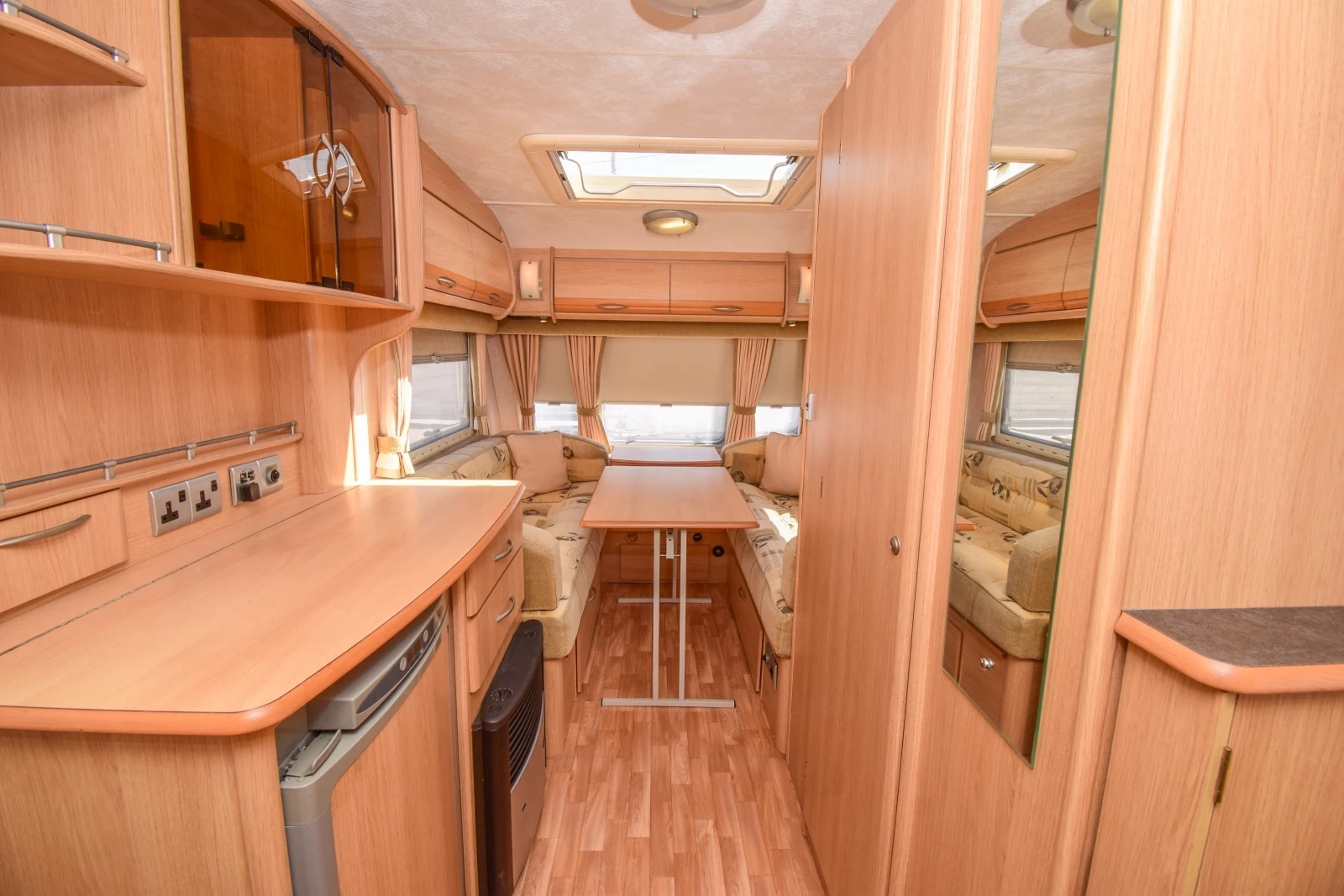 Каравана Coachmen Pastiche 420/2, снимка 9 - Каравани и кемпери - 55669890